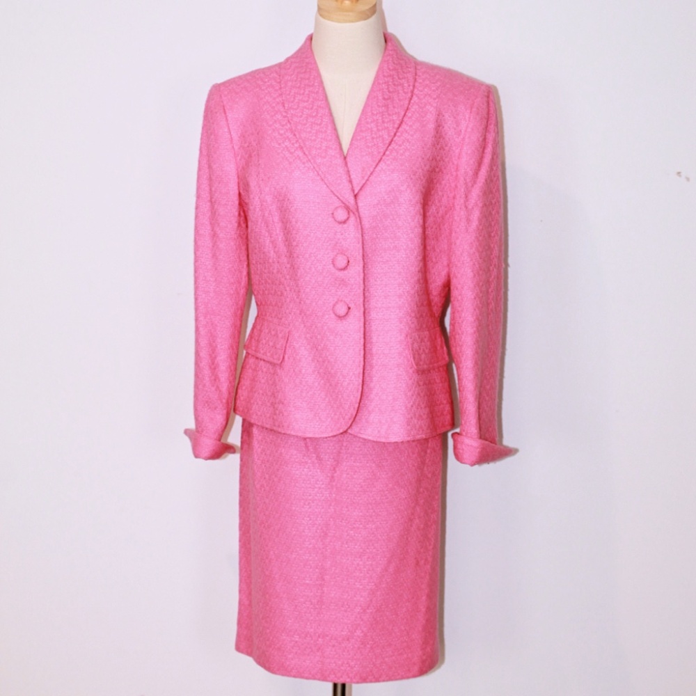Tahari Arthur S. Levine Pink Suit Size (16P)